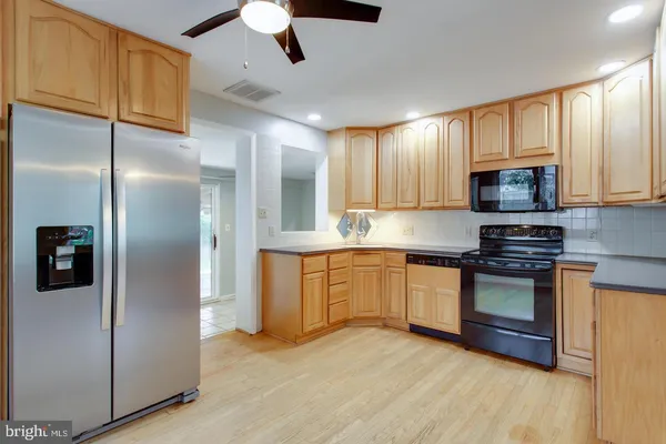 $3,400 | 5834 Pratt Street, Alexandria, VA 22310