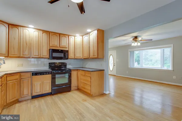 $3,400 | 5834 Pratt Street, Alexandria, VA 22310