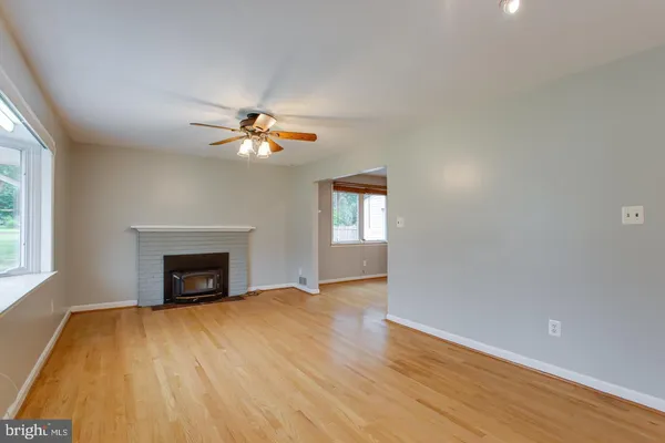 $3,400 | 5834 Pratt Street, Alexandria, VA 22310