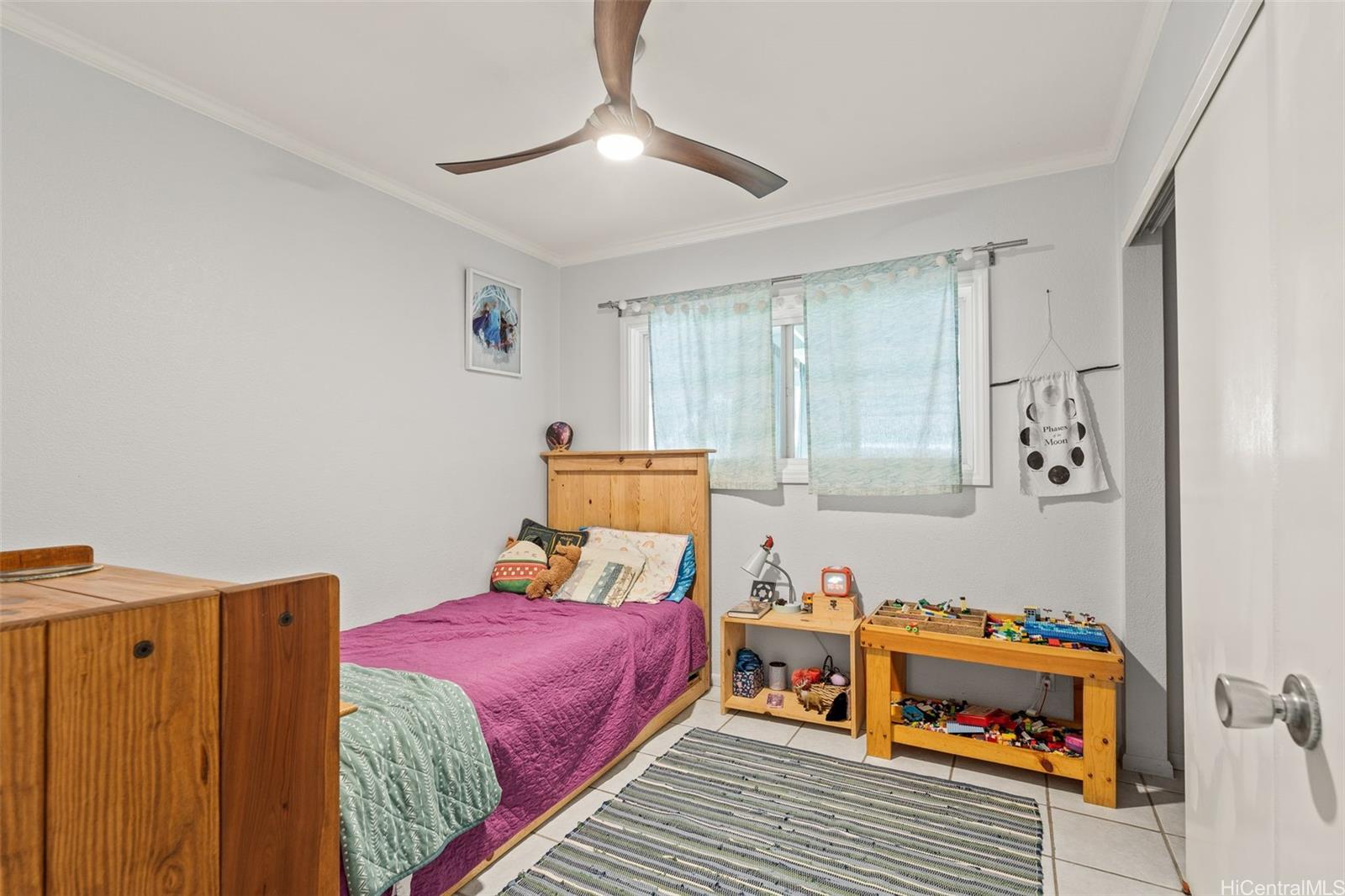 51-17 Kaʻaʻawa Place Kaaawa, HI 96730 - Photo 12 of 25 a bedroom with a bed and a dresser