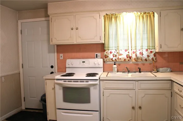 $129,900 | 208 East Locust Street, Rome, NY 13440