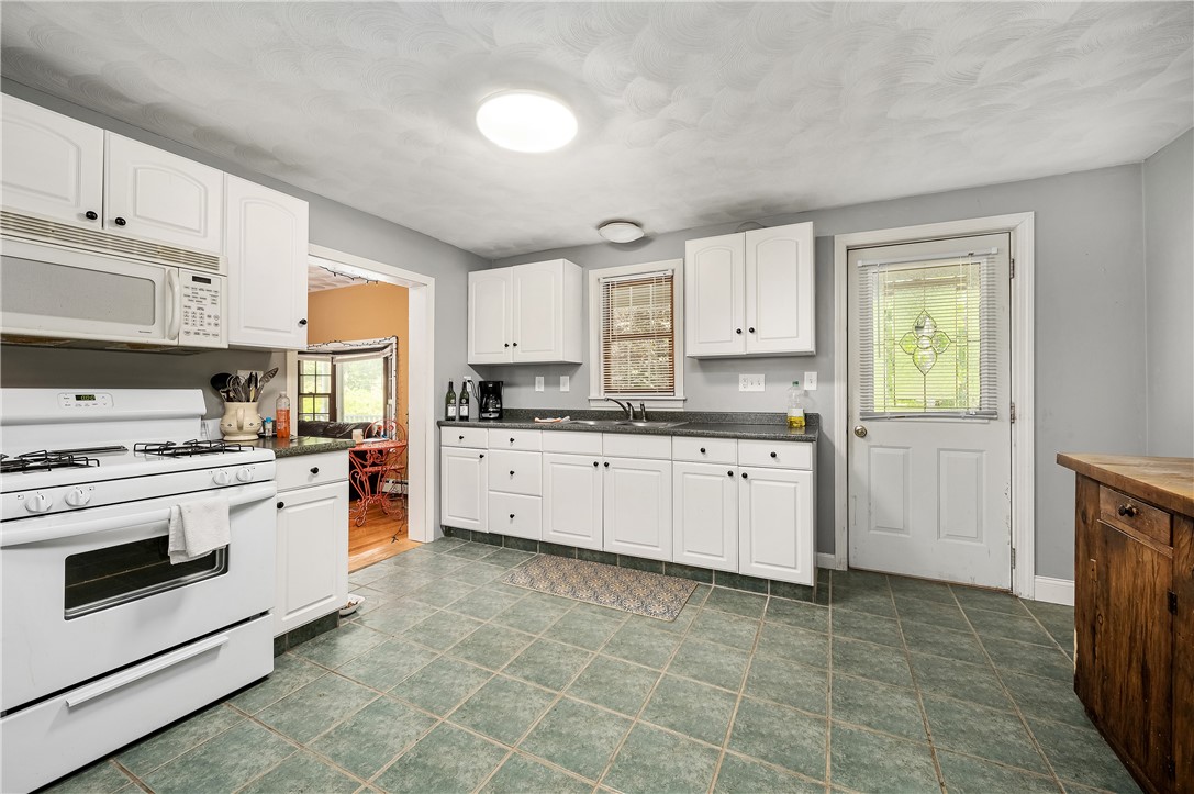 548 Mendon Road North Smithfield, RI 02896 - Photo 28 of 48 Gallery Image 28