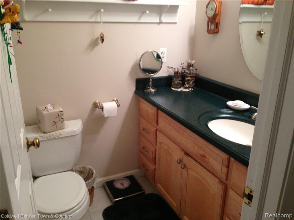 5179 King Road Howell, MI 48843 - Photo 5 of 14 Main Bath