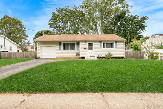 $539,000 | 1038 Manor Lane, Bay Shore, NY 11706