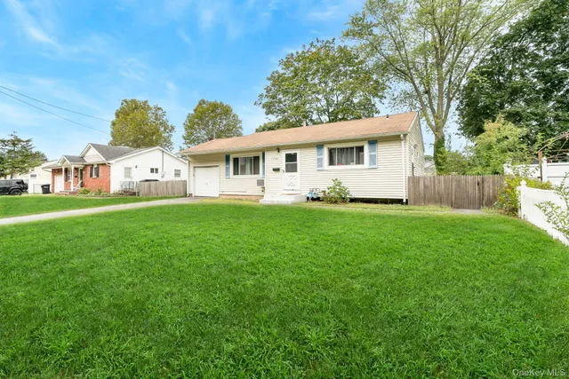 $539,000 | 1038 Manor Lane, Bay Shore, NY 11706