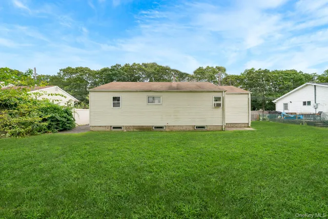 $539,000 | 1038 Manor Lane, Bay Shore, NY 11706