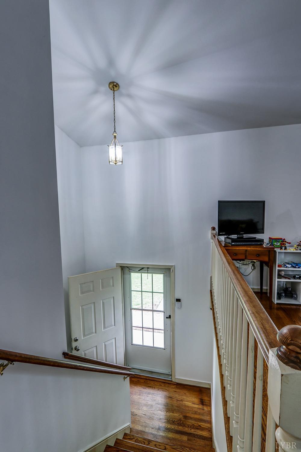 127 Southern Lane Monroe, VA 24574 - Photo 12 of 44 a view of a livingroom with wooden floor