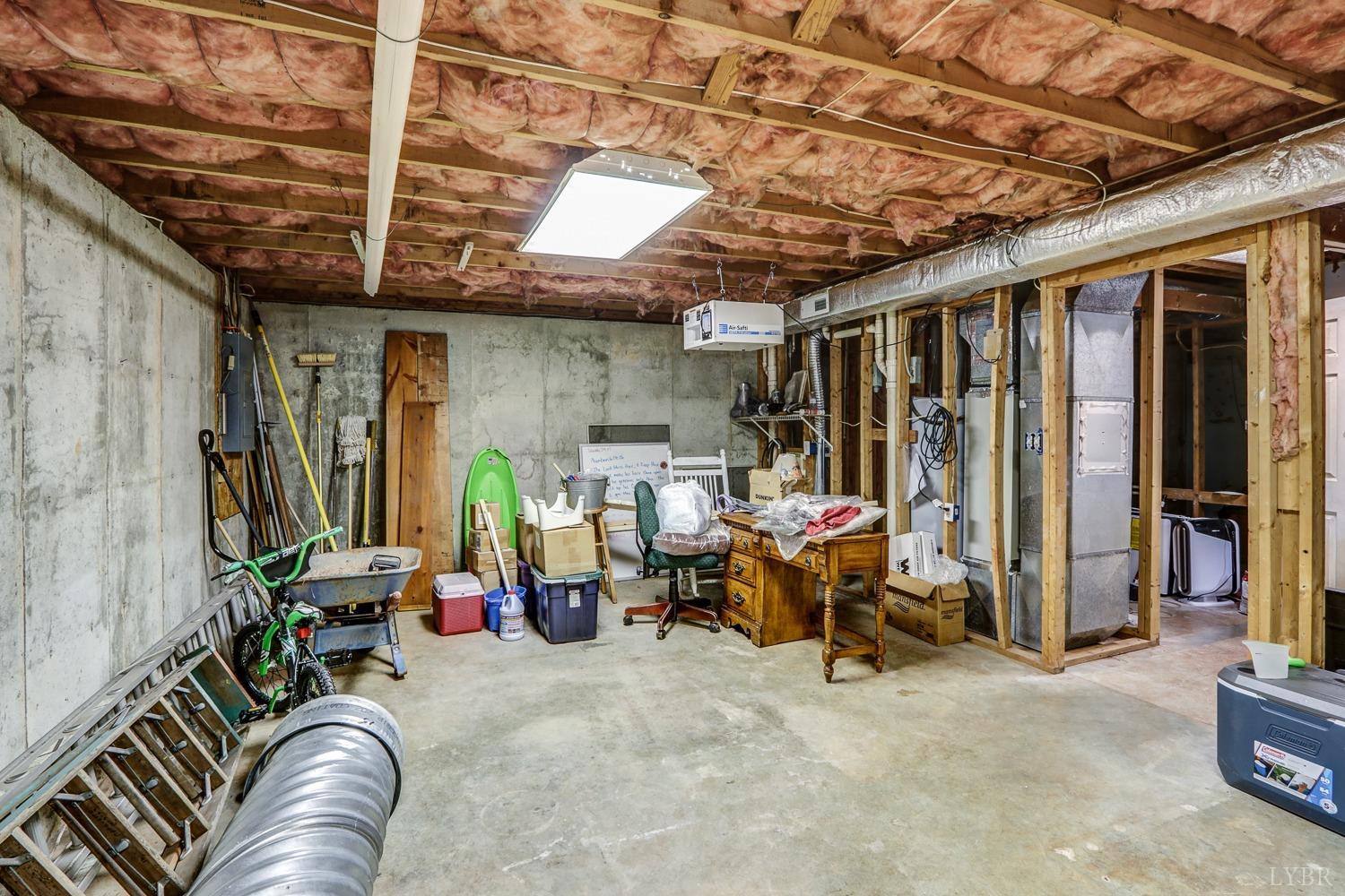 127 Southern Lane Monroe, VA 24574 - Photo 25 of 44 a view of livingroom with furniture