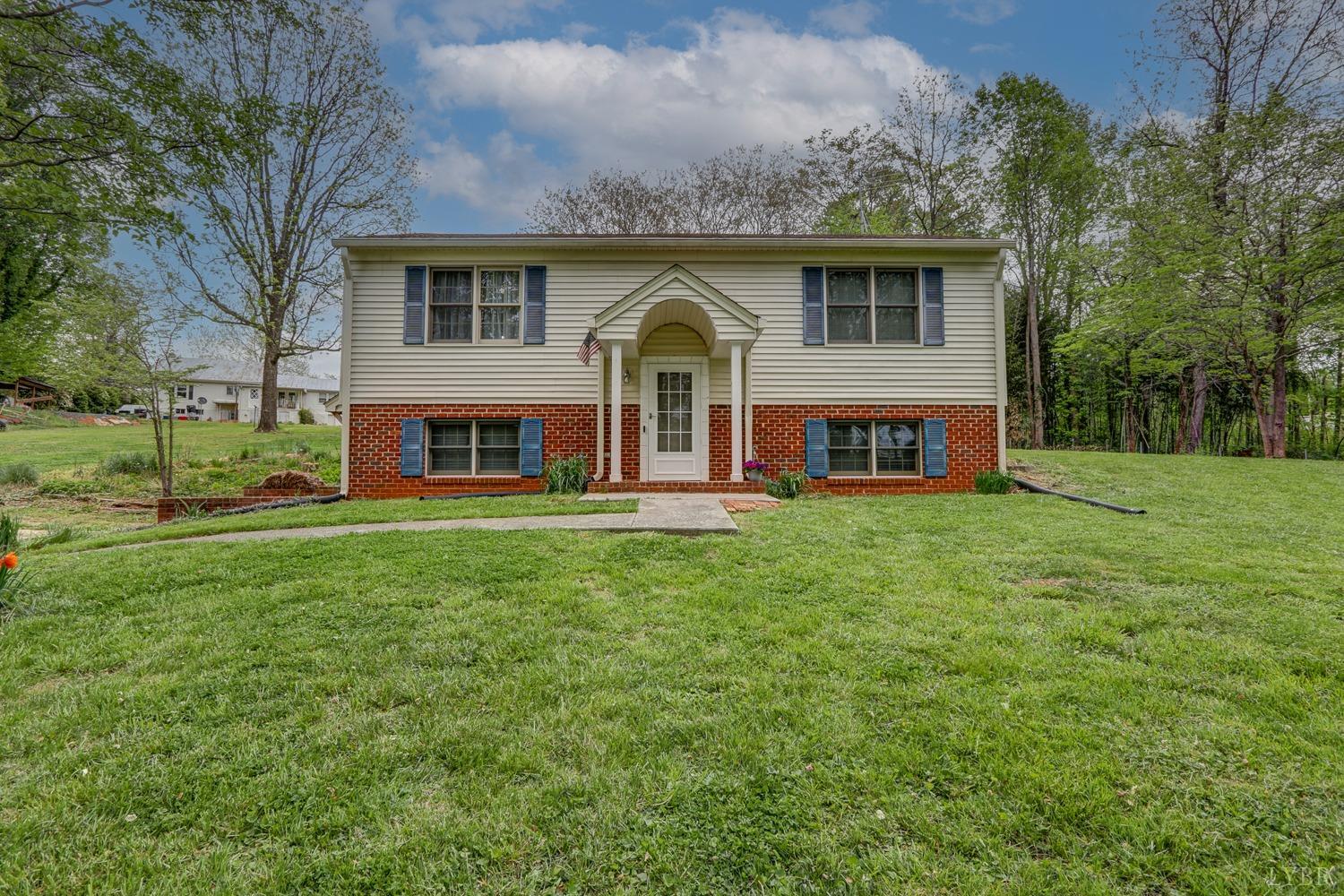 127 Southern Lane Monroe, VA 24574 - Photo 43 of 44 a front view of a house with a garden