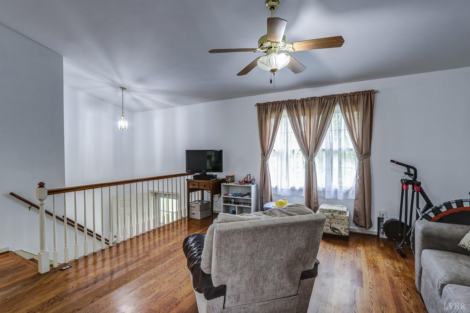 127 Southern Lane Monroe, VA 24574 - Photo 5 of 44 a living room with furniture and a flat screen tv