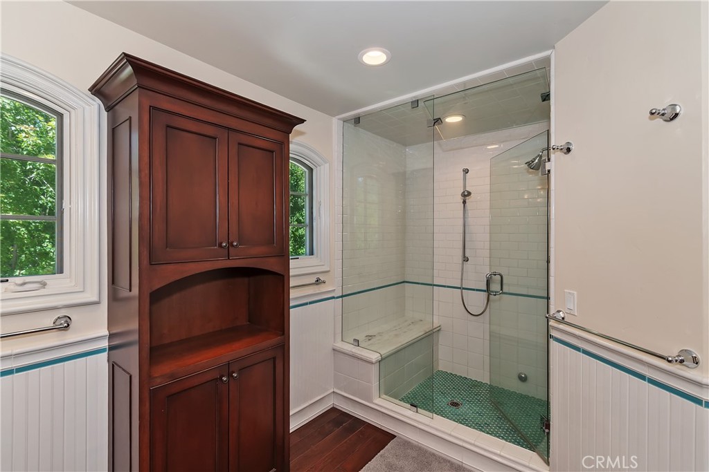 28411 North Shore Road Lake Arrowhead, CA 92352 - Photo 37 of 66 Bathroom 3