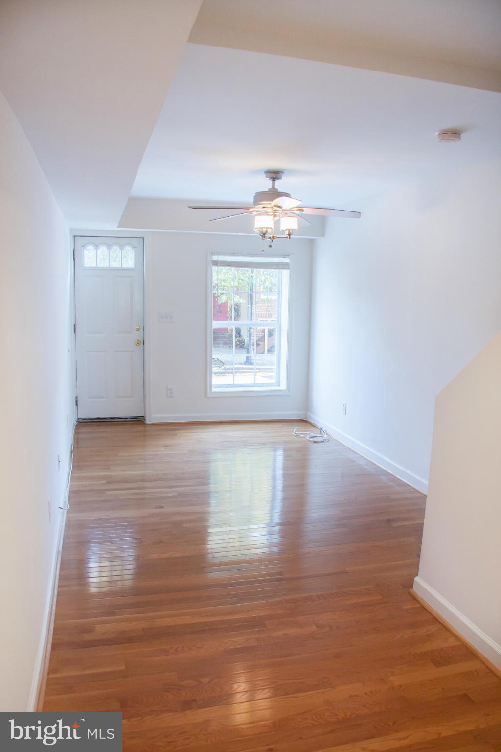 1112 Riverside Avenue Baltimore, MD 21230 - Photo 12 of 30 Living Room
