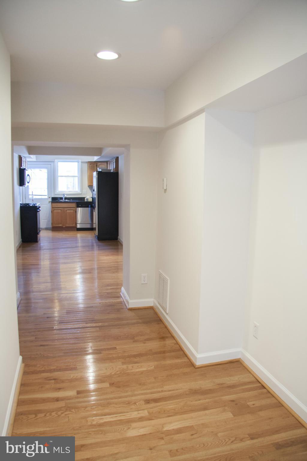 1112 Riverside Avenue Baltimore, MD 21230 - Photo 4 of 30 Living Room