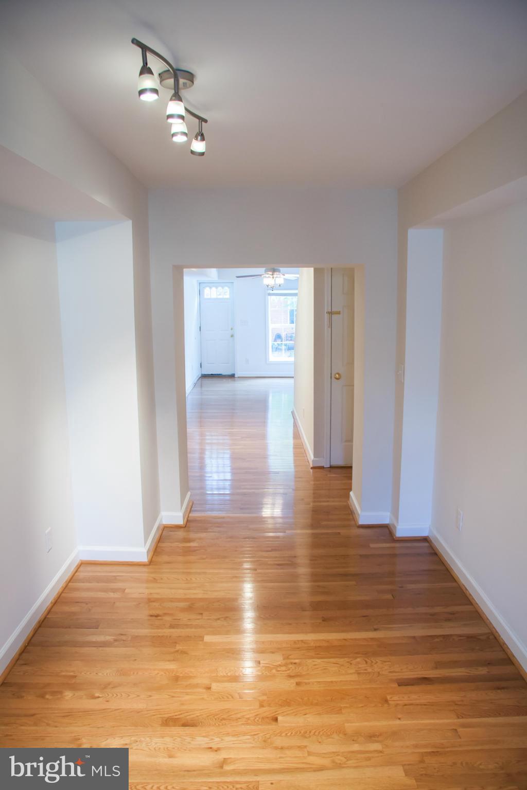 1112 Riverside Avenue Baltimore, MD 21230 - Photo 5 of 30 Living Room