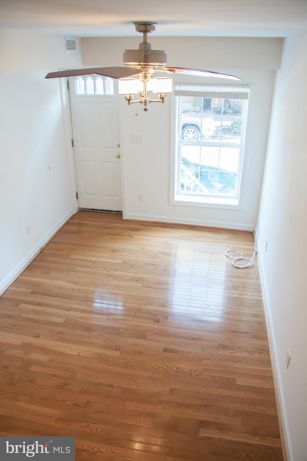 1112 Riverside Avenue Baltimore, MD 21230 - Photo 6 of 30 Living Room