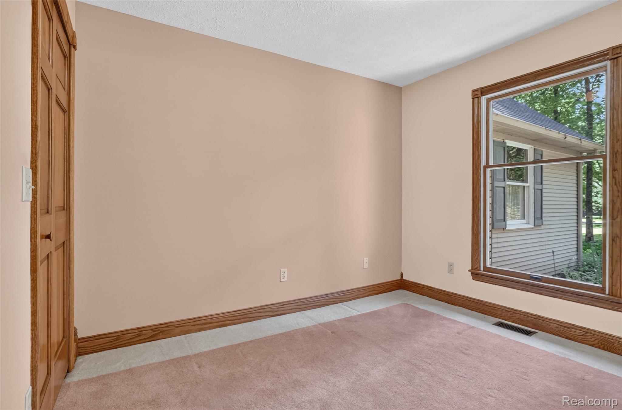 1919 Fox Ridge Drive Howell, MI 48843 - Photo 19 of 42 DSC09586.jpg