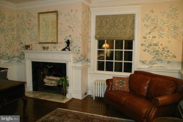 211 East Highfield Road Baltimore, MD 21218 - Photo 10 of 25 Living Room