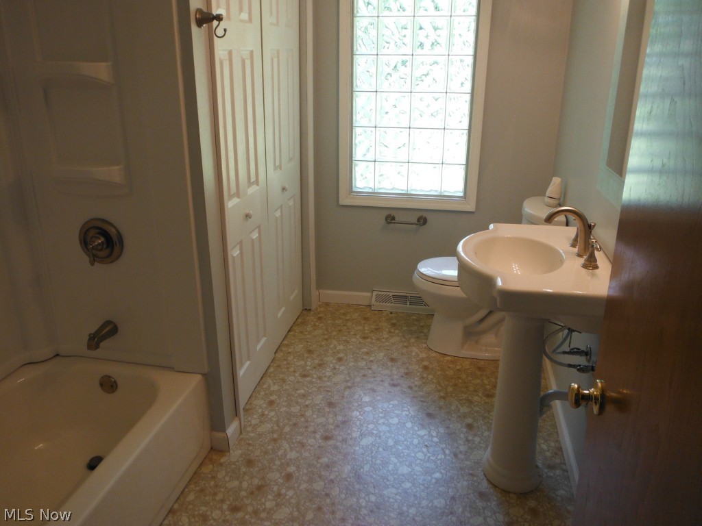 49940 Middle Ridge Road Amherst, OH 44001 - Photo 12 of 21