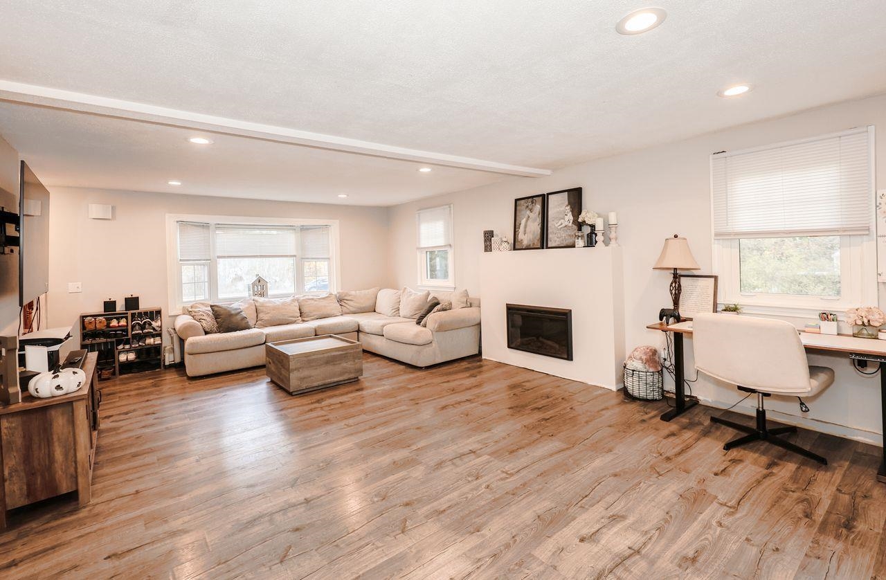 29 North Riverdale Road Weare, NH 03281 - Photo 3 of 26