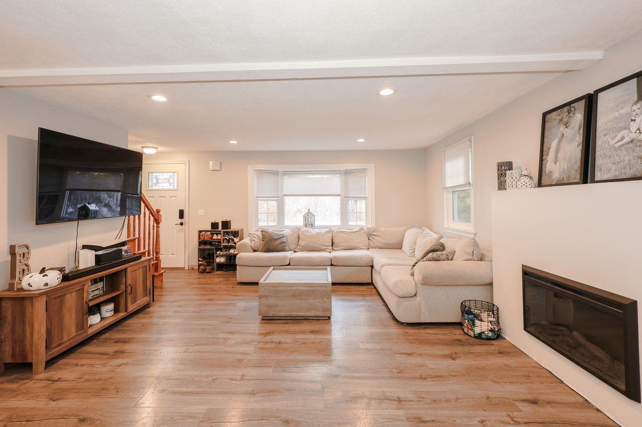 29 North Riverdale Road Weare, NH 03281 - Photo 4 of 26