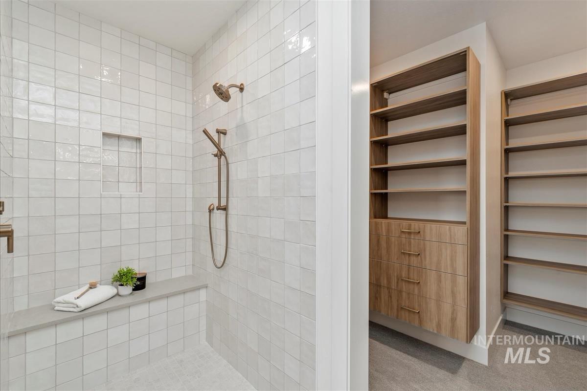 3255 West Moore Street Boise, ID 83702 - Photo 25 of 44 Full bathroom with tiled shower