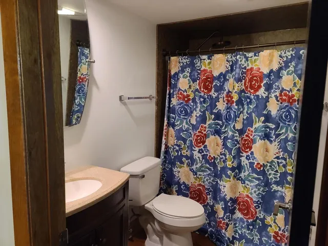 $1,900 | 817 Oakton Street, Unit 201, Elk Grove Village, IL 60007