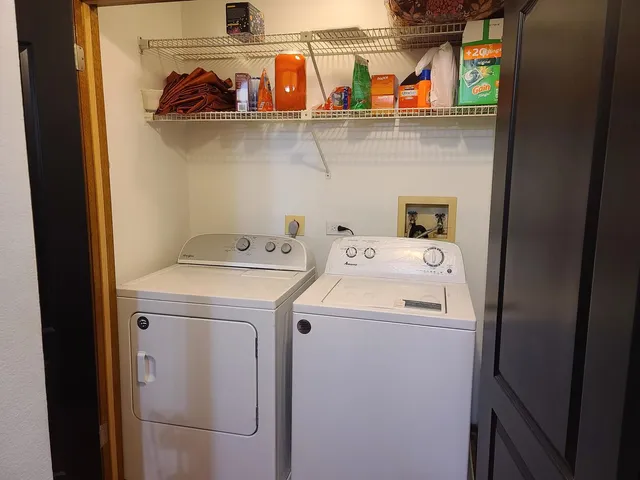 $1,900 | 817 Oakton Street, Unit 201, Elk Grove Village, IL 60007