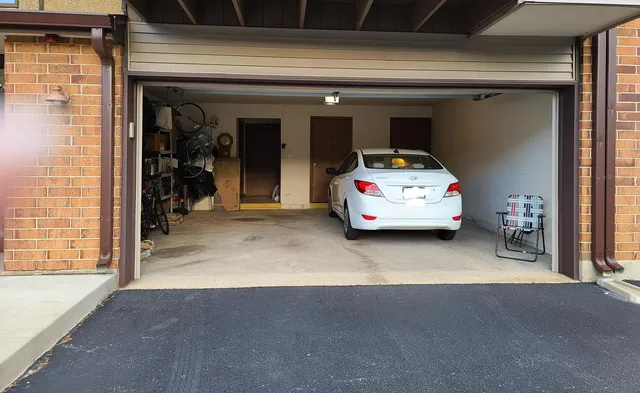 $1,900 | 817 Oakton Street, Unit 201, Elk Grove Village, IL 60007