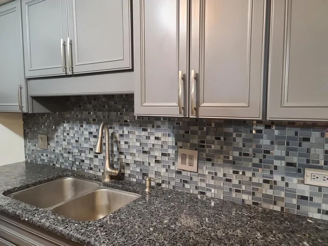 $1,900 | 817 Oakton Street, Unit 201, Elk Grove Village, IL 60007