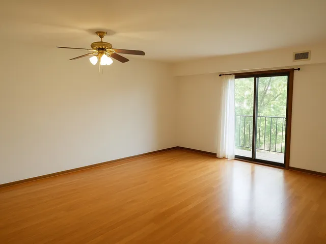 $1,900 | 817 Oakton Street, Unit 201, Elk Grove Village, IL 60007