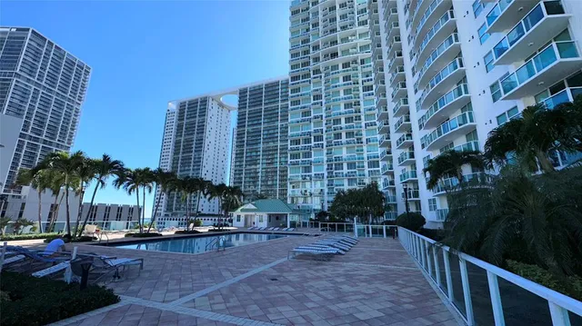 $3,800 | 41 Southeast 5th Street, Unit 2201, Miami, FL 33131