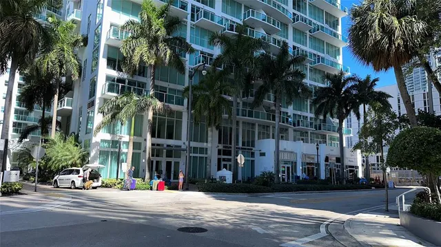 $3,800 | 41 Southeast 5th Street, Unit 2201, Miami, FL 33131