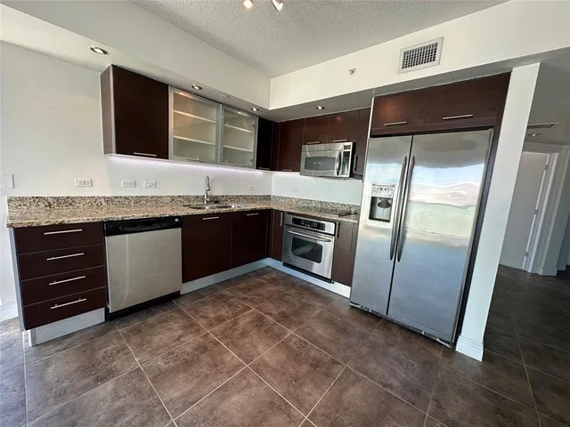 $3,800 | 41 Southeast 5th Street, Unit 2201, Miami, FL 33131
