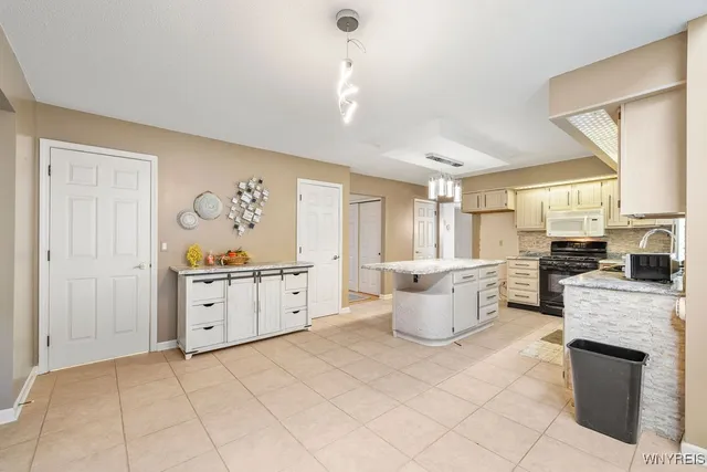 $599,900 | 66 Windsong Court, Amherst, NY 14051