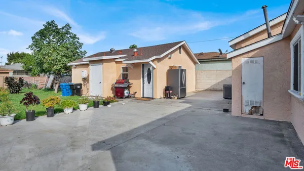 $3,100 | 2239 West Lincoln Street, Long Beach, CA 90810