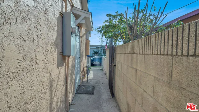 $3,200 | 2239 West Lincoln Street, Long Beach, CA 90810
