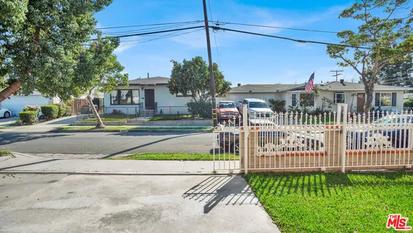 $3,100 | 2239 West Lincoln Street, Long Beach, CA 90810