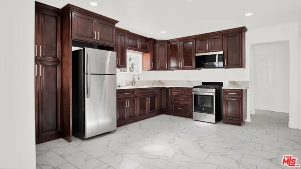 $3,100 | 2239 West Lincoln Street, Long Beach, CA 90810