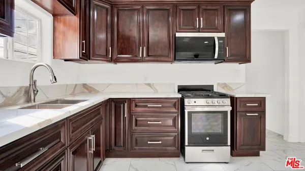 $3,100 | 2239 West Lincoln Street, Long Beach, CA 90810