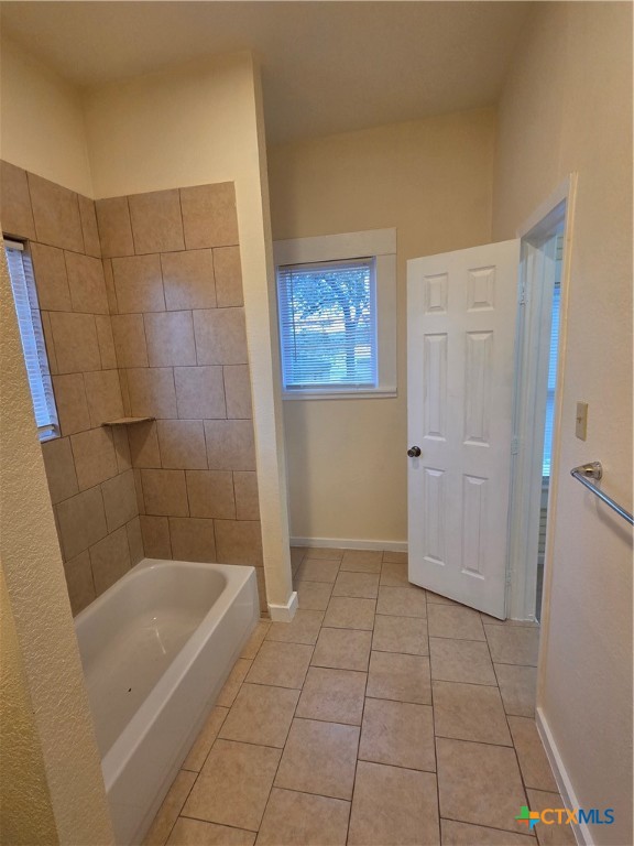 1214 South 11th Street Temple, TX 76504 - Photo 17 of 23 a bathroom with a bathtub