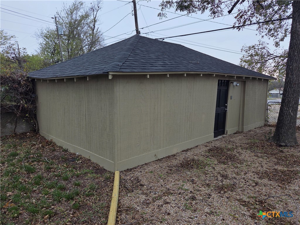 1214 South 11th Street Temple, TX 76504 - Photo 21 of 23 a backyard of a house