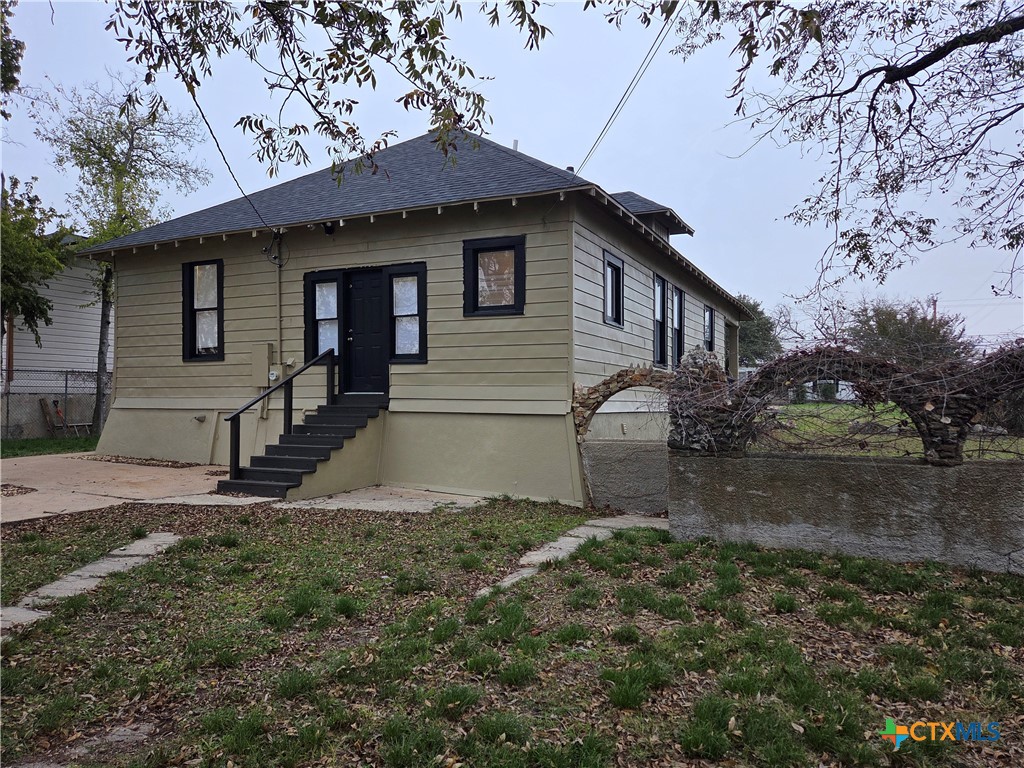 1214 South 11th Street Temple, TX 76504 - Photo 22 of 23 a front view of a house with garden