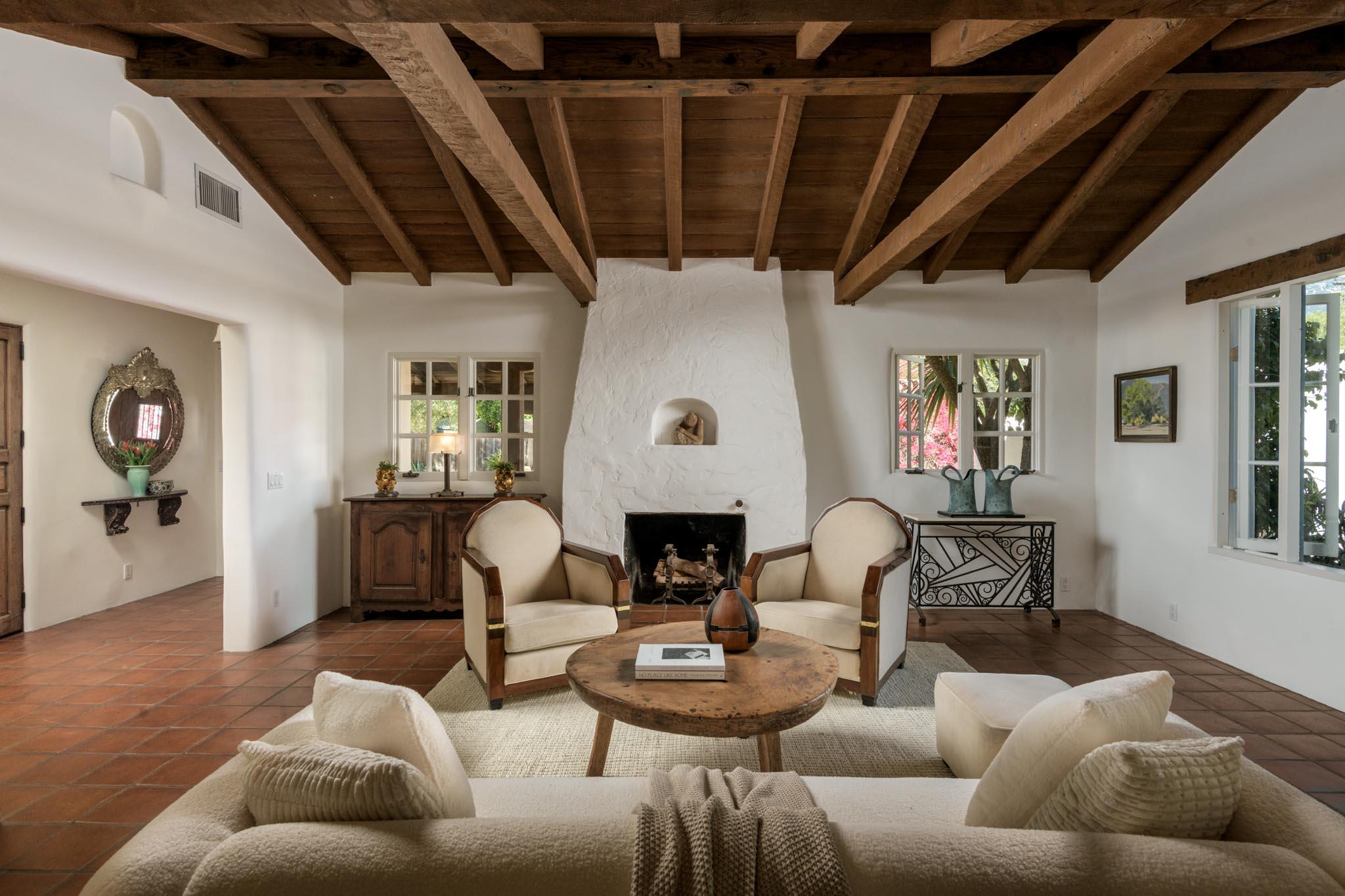 549 Hot Springs Road Montecito, CA 93108 - Photo 4 of 28 Living Room