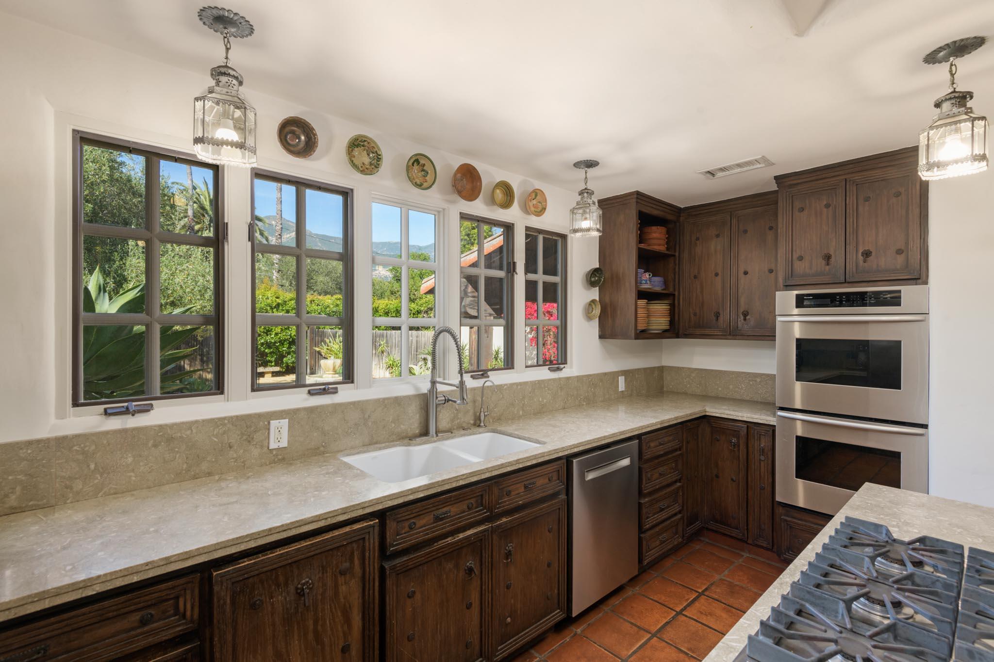 549 Hot Springs Road Montecito, CA 93108 - Photo 8 of 28 Kitchen