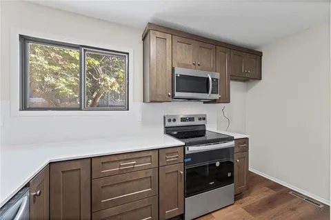 $250,000 | 10997 Rosehill Road, Overland Park, KS 66210