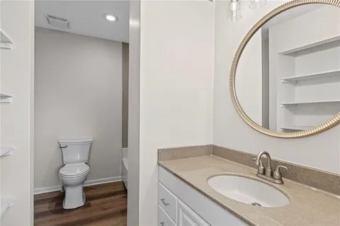 $250,000 | 10997 Rosehill Road, Overland Park, KS 66210