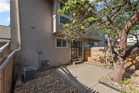 $250,000 | 10997 Rosehill Road, Overland Park, KS 66210