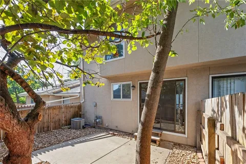 $250,000 | 10997 Rosehill Road, Overland Park, KS 66210