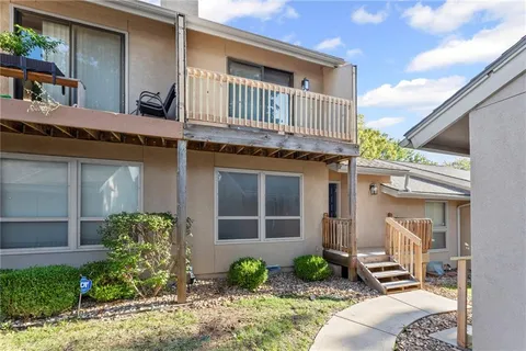 $250,000 | 10997 Rosehill Road, Overland Park, KS 66210