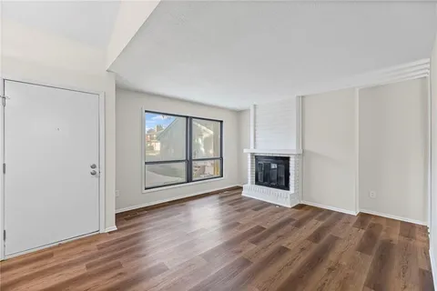 $250,000 | 10997 Rosehill Road, Overland Park, KS 66210